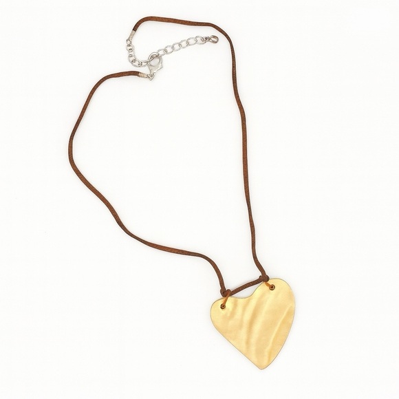 Vintage Resin Shell Heart Pendant Necklace on Brown Suede Cord Boho Jewelry - Picture 1 of 6